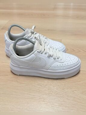 Nike Court Vision Alta LTR Women's Size 8 US Triple White Sneakers
DM0113-100